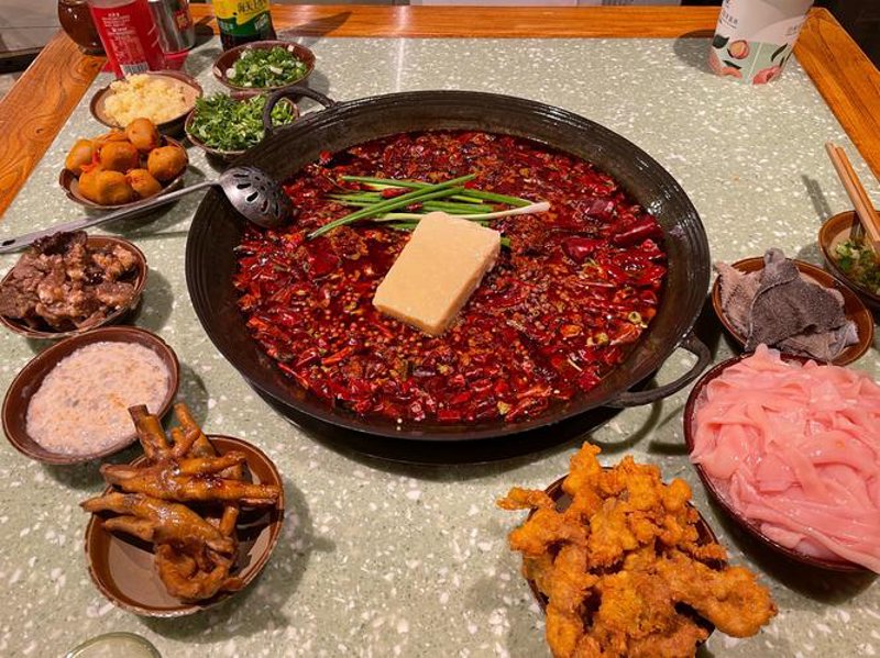 重庆火锅选购指南:寻找那一口麻辣鲜香